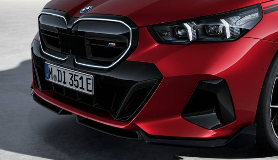 P90546900-m-performance-parts-for-the-new-bmw-5-series-touring-m-performance-front-attachment-black-highgloss--600px.jpg