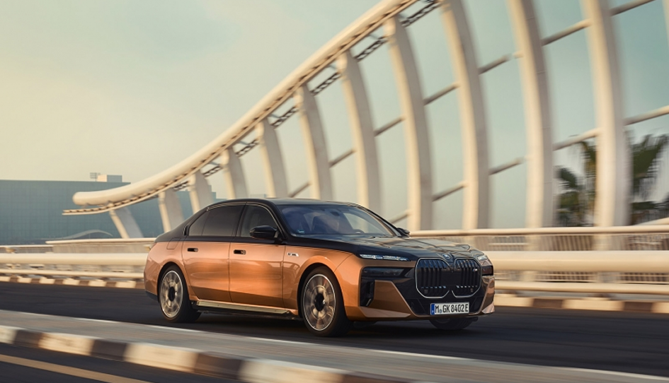 bmw-serie-m-i7-m70-xdrive-6-1141.jpg